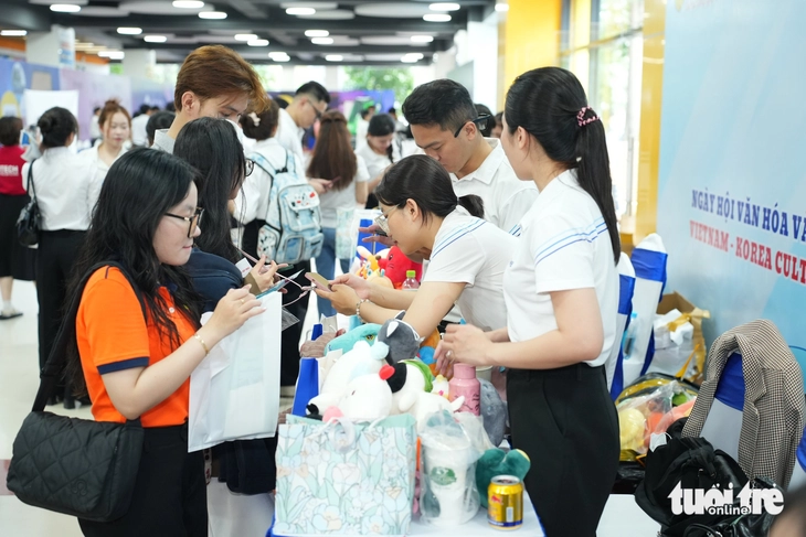 Tuyển sinh viên mới ra trường, doanh nghiệp Hàn mong đợi gì? - Ảnh 2.