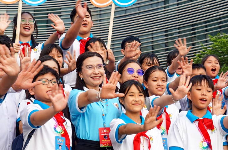 Vươn lên giữa côi cút cuộc đời - Ảnh 2. Cậu học trò vươn lên trong côi cút, thành Cháu ngoan Bác Hồ toàn quốc - Ảnh 3.