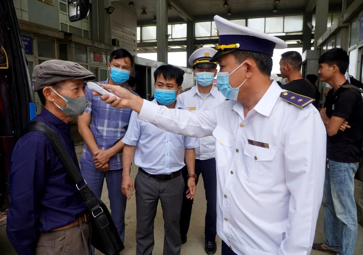 Hà Tĩnh giám sát, phòng chống dịch COVID-19 ở cửa khẩu - Ảnh 1.