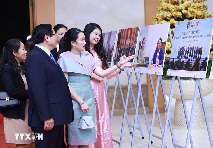 Thủ tướng Thái Lan trải nghiệm làm tranh dân gian Đông Hồ, thưởng trà truyền thống Việt Nam - Ảnh 3. Thái Lan - Ảnh 3.