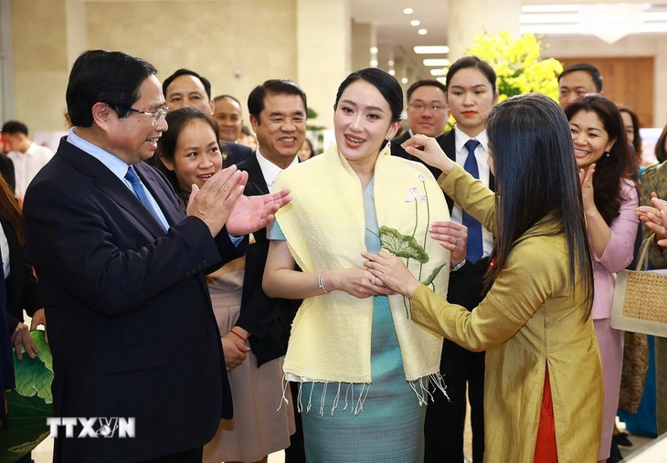 Thủ tướng Thái Lan trải nghiệm làm tranh dân gian Đông Hồ, thưởng trà truyền thống Việt Nam - Ảnh 5. Thái Lan - Ảnh 5.
