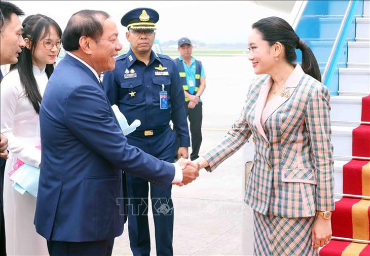 Thủ tướng Thái Lan bắt đầu chuyến thăm chính thức Việt Nam - Ảnh 2.