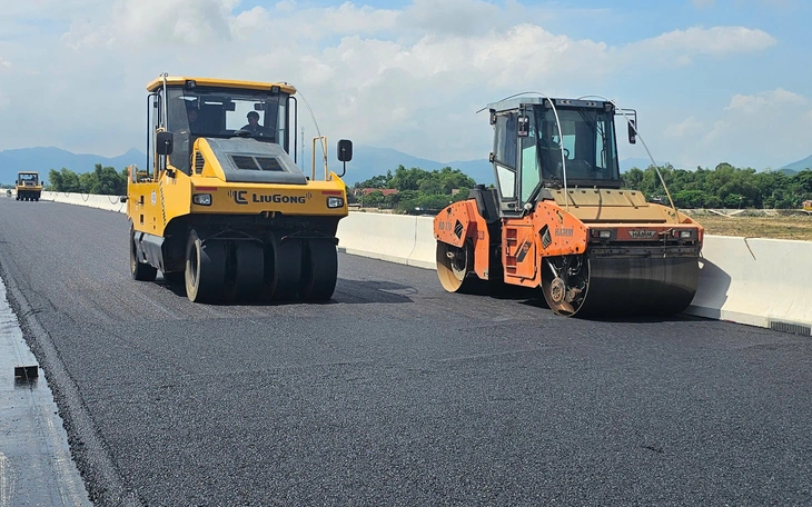 Hơn 1.280 tỉ đồng đầu tư hoàn thiện hầm Cù Mông - Ảnh 2.