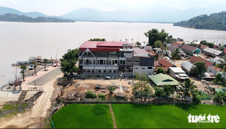Đắk Lắk chỉ đạo xử lý dứt điểm nhà hàng không phép lấn hồ Lắk - Ảnh 1.