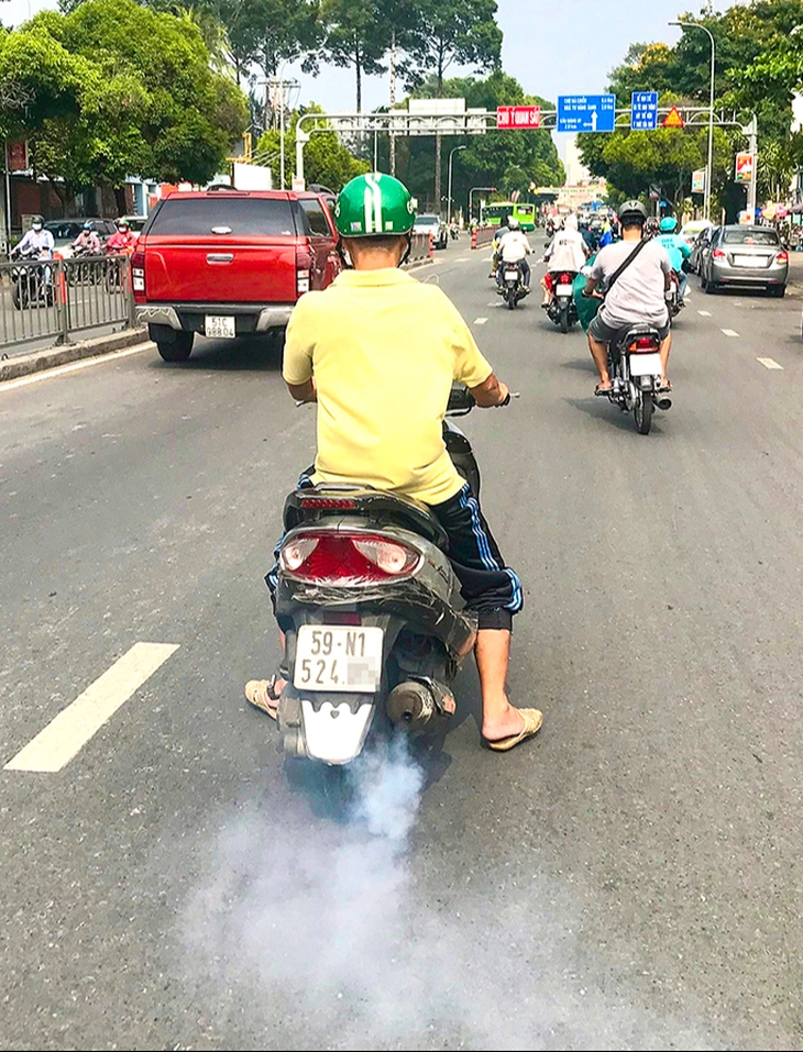 Áp chuẩn khí thải hơn 70 triệu xe máy - Ảnh 1. kiểm định khí thải - Ảnh 1.