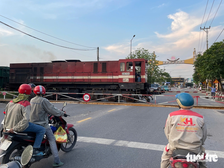 Đường sắt đồng ý chạy tàu Đồng Hới - Đông Hà đáp ứng nhu cầu sau sáp nhập - Ảnh 1.