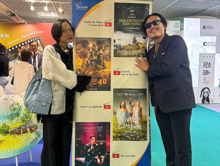 Đạo diễn Bùi Thạc Chuyên cùng dàn sao quảng bá điện ảnh Việt tại Cannes - Ảnh 2. Đạo diễn Bùi Thạc Chuyên cùng dàn sao quảng bá điện ảnh Việt tại Cannes - Ảnh 2.