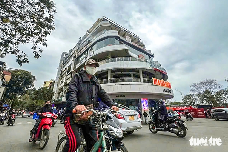 Hà Nội sẽ bắt đầu phá dỡ tòa nhà Hàm cá mập vào cuối tháng 5-2025 - Ảnh 1. hàm cá mập - Ảnh 1.
