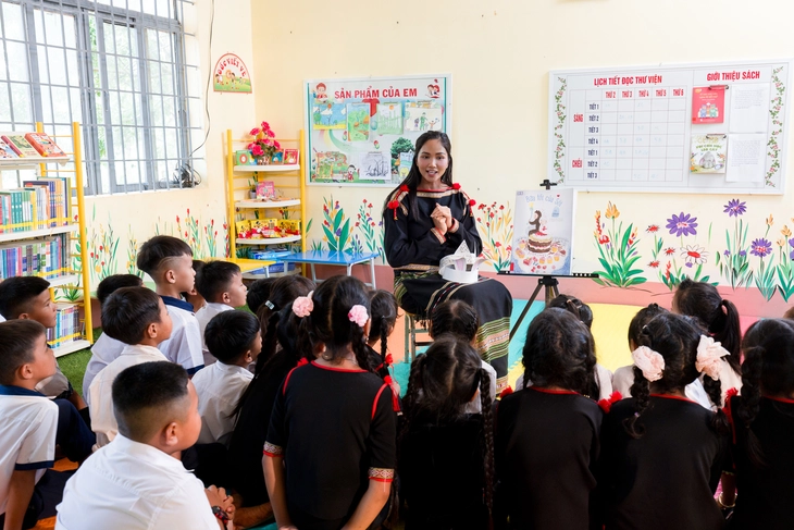 H'Hen Niê tặng thư viện cho trẻ em dân tộc Ê Đê ở quê nhà - Ảnh 3. H'Hen Niê - Ảnh 3.