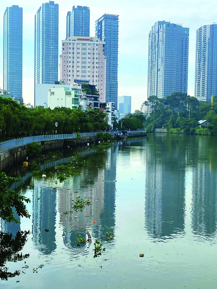 Tối đèn sáng rác "giữa đường phố hoa đèn" - Ảnh 2.