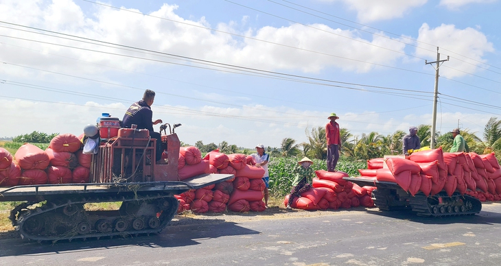 Ký ức những lần tách - nhập tỉnh - Kỳ cuối: Cùng cả nước 'xé rào', bước vào thời kỳ đổi mới - Ảnh 2. nhập tỉnh - Ảnh 2.