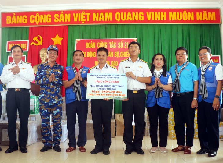 Vượt 2.000 hải lý đến thăm Trường Sa - Ảnh 6.