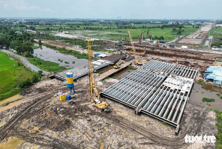Giám đốc Ban giao thông TP.HCM cam kết: 'Vành đai 3 TP.HCM đúng tiến độ, không đội vốn' - Ảnh 1. vành đai 3 - Ảnh 1.