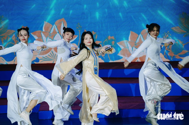 Ca sĩ Hòa Minzy, rapper Double2T được tuyên dương Thanh niên tiên tiến làm theo lời Bác - Ảnh 7. thanh niên tiên tiến - Ảnh 6.