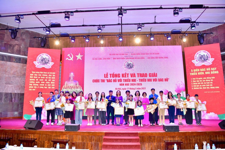 Học sinh lớp 2 viết bài luận xuất sắc về Bác Hồ, giành giải nhất - Ảnh 3. Bác Hồ - Ảnh 3.