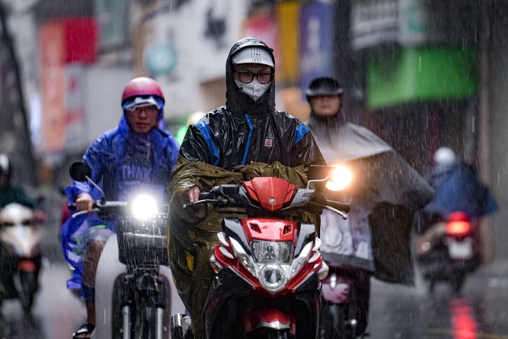 Thời tiết hôm nay 18-5: Bắc Bộ vẫn mưa to, Trung Bộ nắng, Nam Bộ mưa chiều - Ảnh 1.