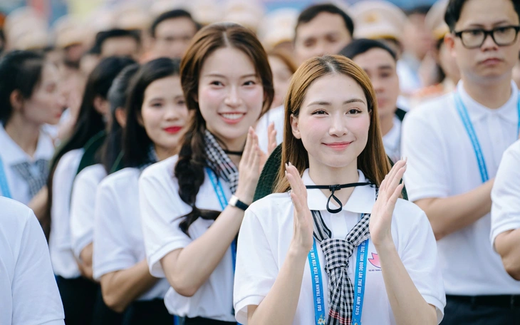 Ca sĩ Hòa Minzy, rapper Double2T được tuyên dương Thanh niên tiên tiến làm theo lời Bác - Ảnh 12.