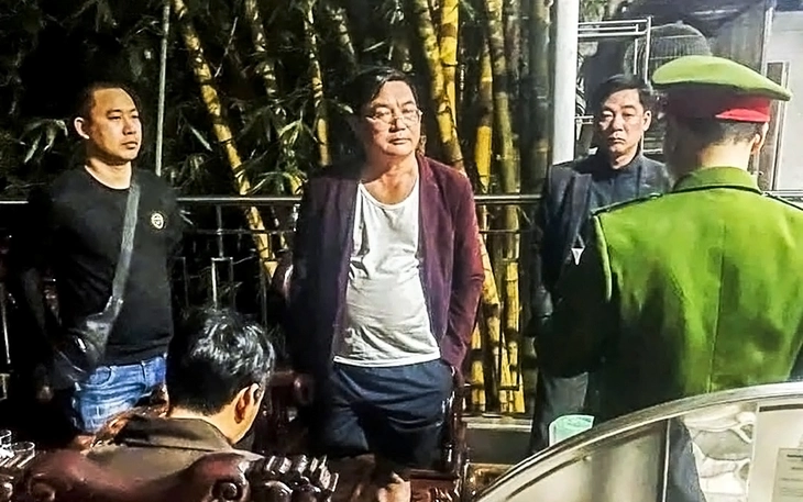 Nghi phạm cựu tổng biên tập Đồng Xuân Thụ đã chỉ đạo đường dây cưỡng đoạt tài sản với thủ đoạn nào? - Ảnh 1. Đồng Xuân Thụ - Ảnh 1.
