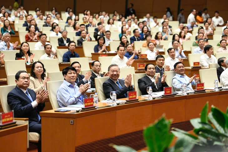Bộ Chính trị, Ban Bí thư chỉ đạo về công tác nhân sự khi sáp nhập tỉnh, xã - Ảnh 1.