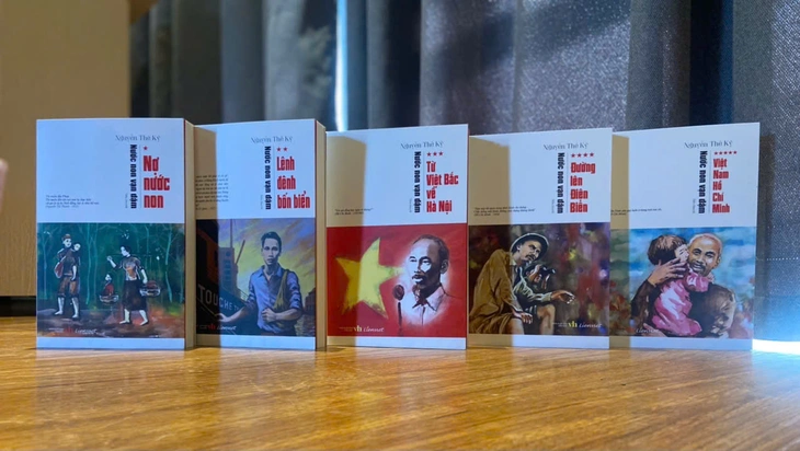 Ông Nguyễn Thế Kỷ hoàn thành bộ tiểu thuyết 5 tập ‘ôm trọn’ cuộc đời Bác Hồ - Ảnh 1. Bác Hồ - Ảnh 1.
