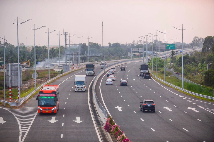 Gỡ rào cản đầu tư cho doanh nghiệp - Ảnh 5. Gỡ rào cản đầu tư cho doanh nghiệp - Ảnh 4.