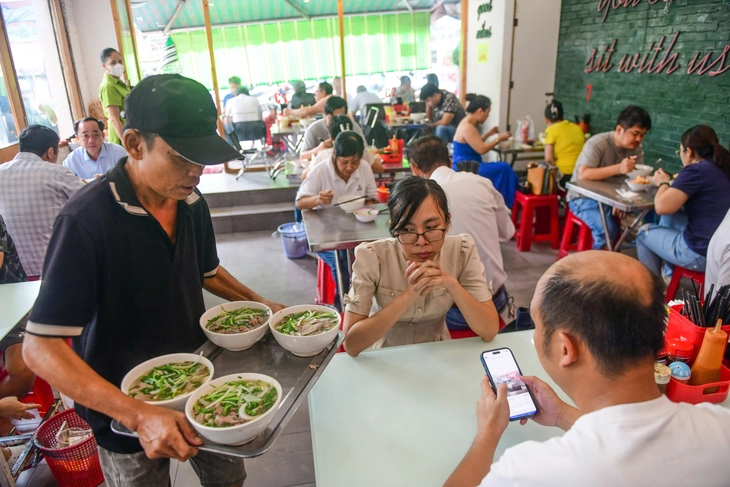 Cơ chế thuế đơn giản, hộ kinh doanh sẽ lên doanh nghiệp - Ảnh 1. doanh nghiệp - Ảnh 1.