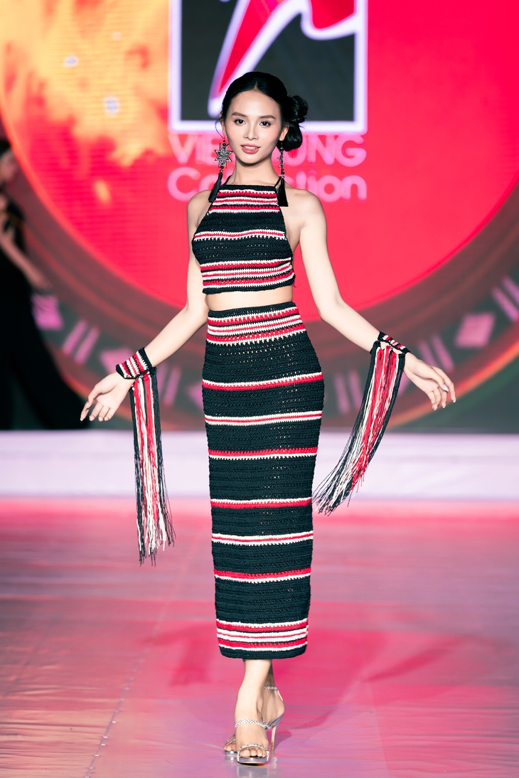 Việt Hùng tái hiện thổ cẩm bằng nghệ thuật móc len thủ công - Ảnh 7. Việt Hùng - Ảnh 7.