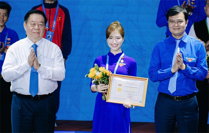 Khát khao dấn thân cùng đất nước vươn mình - Ảnh 1. dấn thân - Ảnh 1.