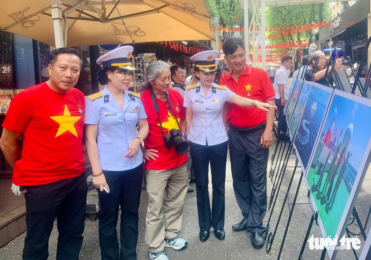 Trường Sa nhớ ơn Bác qua góc nhìn nhiếp ảnh - Ảnh 3. Trường Sa nhớ ơn Bác qua nhiếp ảnh - Ảnh 4.