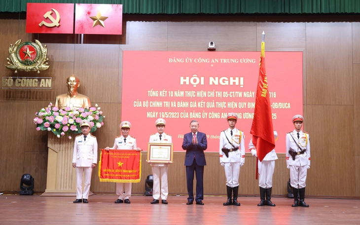 Trung tướng Tô Ân Xô - trợ lý Tổng Bí thư được tặng Huân chương Quân công hạng ba - Ảnh 1.