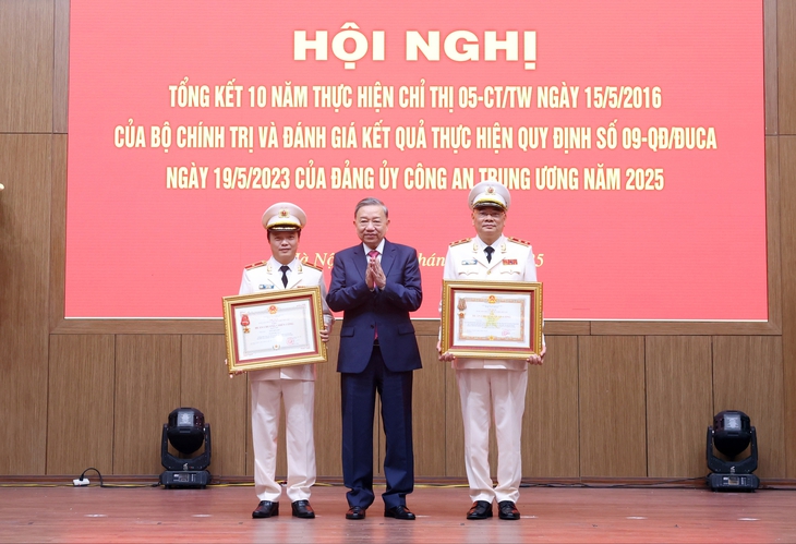 Trung tướng Tô Ân Xô - trợ lý Tổng Bí thư được tặng Huân chương Quân công hạng ba - Ảnh 2.