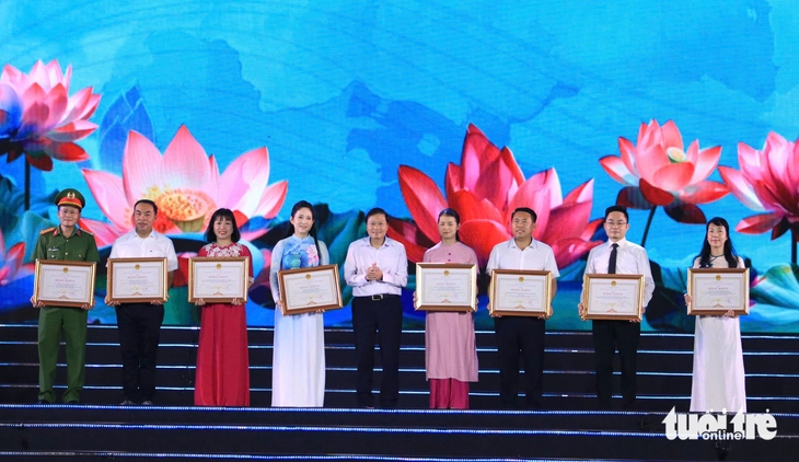 Lắng đọng chương trình 'Từ Làng Sen đến TP.HCM' - Ảnh 3.