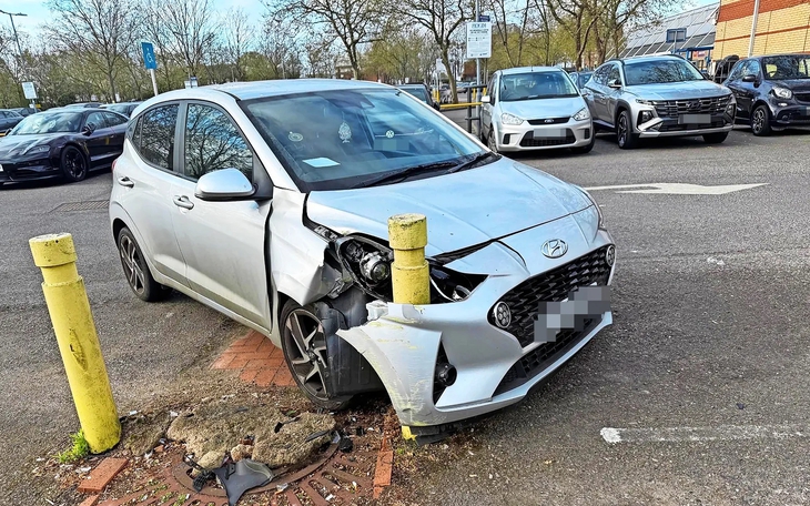Tài xế Lamborghini bị ném đá vì đỗ xe ở chỗ cho người khuyết tật, biết sự thật dân mạng quay xe gấp - Ảnh 3.