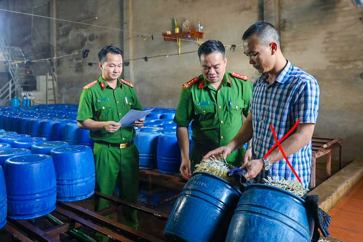 Vụ 60 tấn giá đỗ ‘tắm nước kẹo’: Chiêu trò đầu độc người tiêu dùng Vụ 60 tấn giá đỗ ‘tắm nước kẹo’: Chiêu trò đầu độc người tiêu dùng