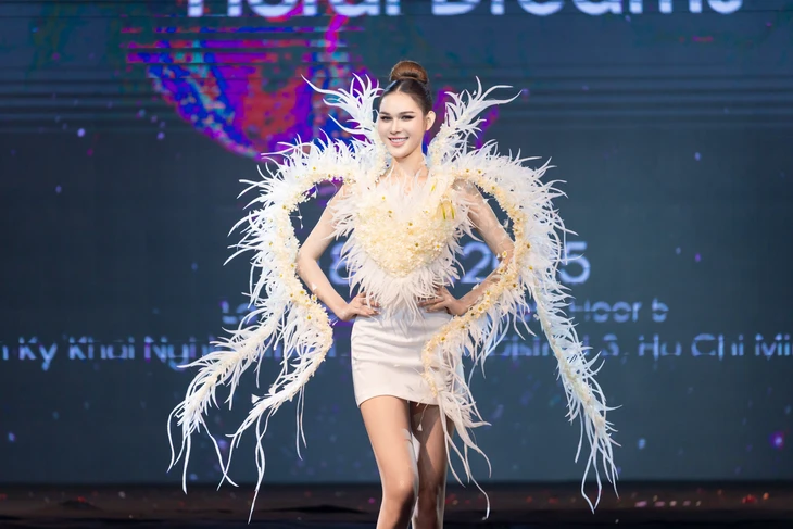 Biến tấu các loài hoa thành tác phẩm nghệ thuật lên thiết kế thời trang - Ảnh 8. thời trang - Ảnh 7.