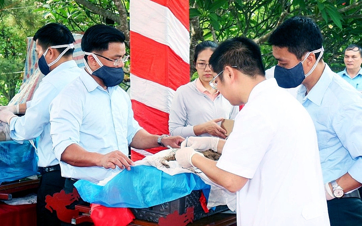 An táng 76 hài cốt liệt sĩ hy sinh ở Lào về đất mẹ - Ảnh 5.