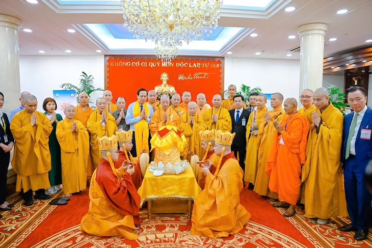 Toàn cảnh cung thỉnh xá lợi Đức Phật về tôn trí tại chùa Thanh Tâm - Ảnh 2. xá lợi Đức Phật - Ảnh 2.