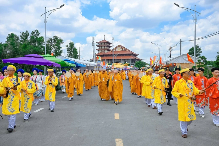 Toàn cảnh cung thỉnh xá lợi Đức Phật về tôn trí tại chùa Thanh Tâm - Ảnh 3. xá lợi Đức Phật - Ảnh 3.