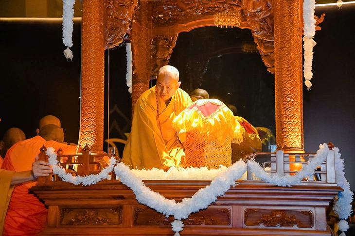 Toàn cảnh cung thỉnh xá lợi Đức Phật về tôn trí tại chùa Thanh Tâm - Ảnh 7. xá lợi Đức Phật - Ảnh 7.