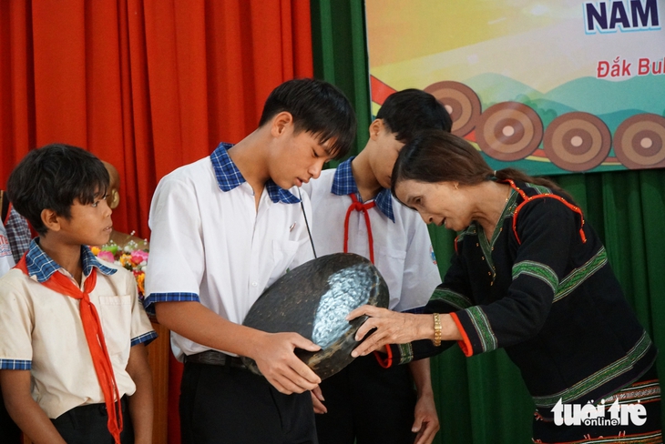 cồng chiêng - Ảnh 1.
