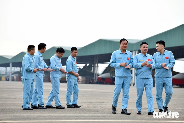 bay trình diễn - Ảnh 9.