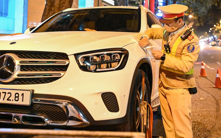 Dừng chờ quá vạch bị phạt lỗi vượt đèn đỏ hay không chấp hành vạch kẻ đường? - Ảnh 2.