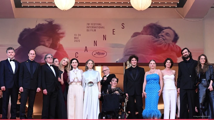 Jodie Foster trở lại sau 20 năm; Scarlett Johansson gây sốt với phim đầu tay ở Cannes Jodie Foster trở lại sau 20 năm; Scarlett Johansson gây sốt với phim đầu tay ở Cannes