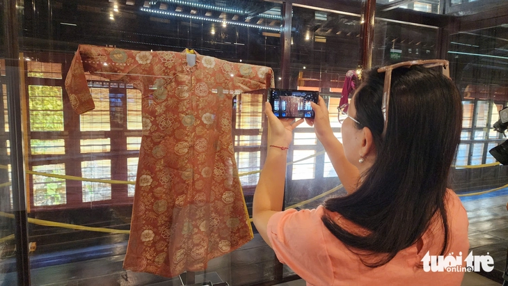 Hai chiếc áo của hoàng thái hậu Từ Cung từ Mỹ hồi cố hương - Ảnh 4.