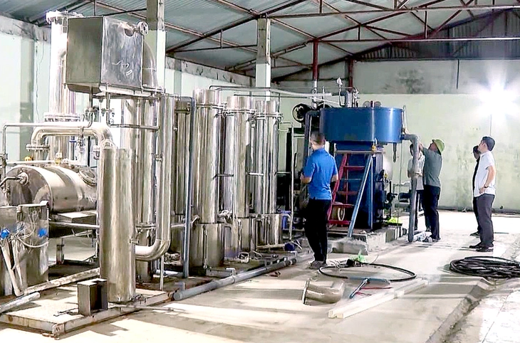 Thủ đoạn tinh vi của nhóm sản xuất, mua bán hàng chục tấn ‘khí cười’ vừa bị công an triệt phá - Ảnh 1.