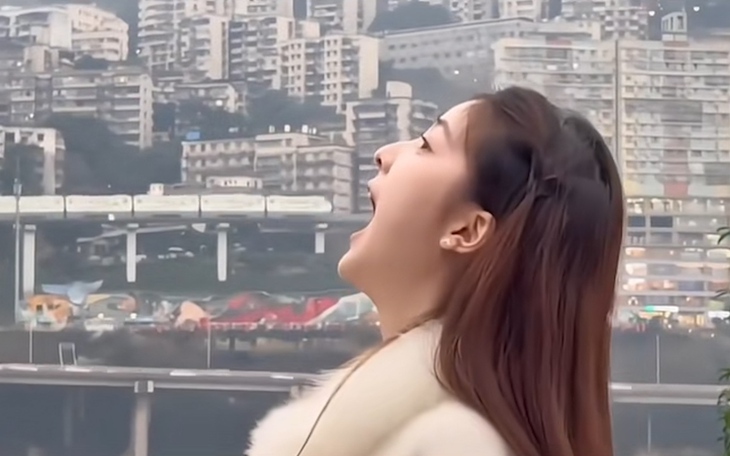 Tỉ phú Musk 'quảng bá' siêu nhà ga ở Trung Quốc, dân mạng tranh cãi có phải AI? - Ảnh 2.