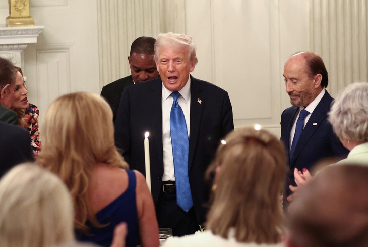Ông Trump khen ông Putin là 'quý ông dễ mến', yêu cầu gặp trực tiếp - Ảnh 1. ông Trump - Ảnh 1.