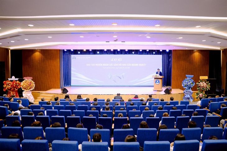 Trường đại học Văn Hiến ký kết với doanh nghiệp đào tạo nhân lực - Ảnh 1.