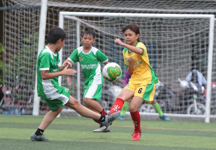 bóng đá học đường - Ảnh 1.