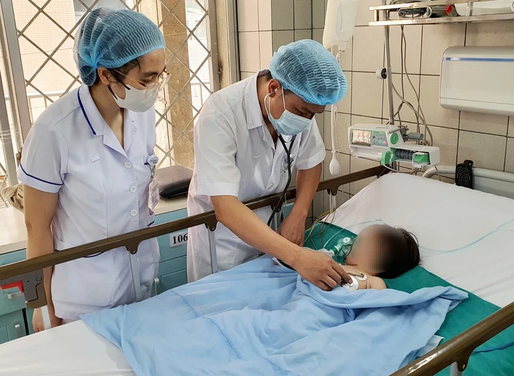 Ngã vào xô chứa 15cm nước, bé gái đuối nước nguy kịch - Ảnh 1. đuối nước - Ảnh 1.